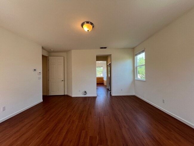 Building Photo - Spacious Folsom Parkway Home Near Park wit...