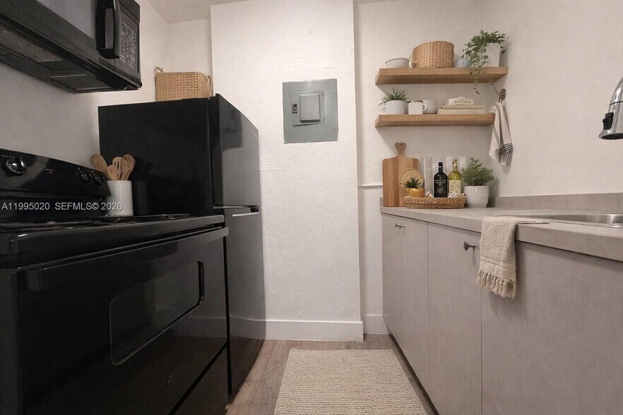 Building Photo - 143 SW 9th St