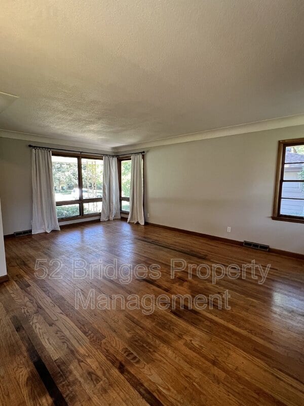 Building Photo - 3122 Shawnee Ave