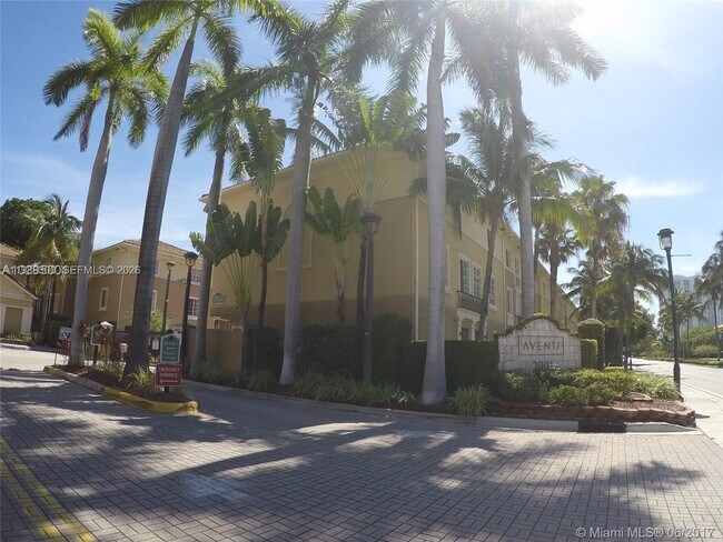 Building Photo - 2921 NE 185th St