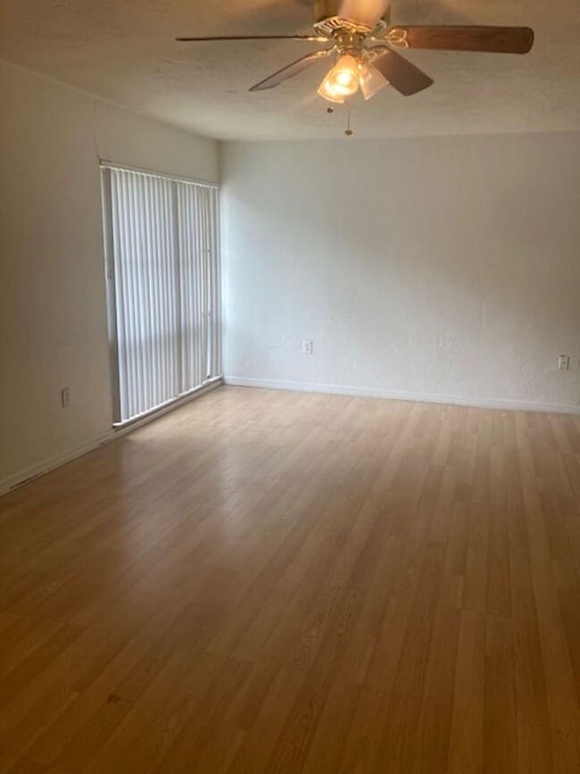 Building Photo - Spacious 1,226 SF Unit - 2 bd / 2 ba near UF - Brandywine Condos