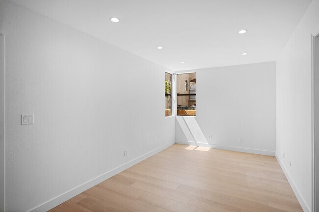 Building Photo - 350 W Loraine St