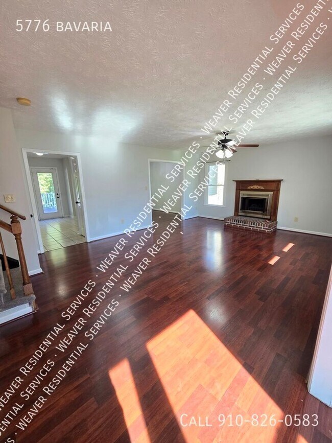 Building Photo - Cute Two Story in Fayetteville!