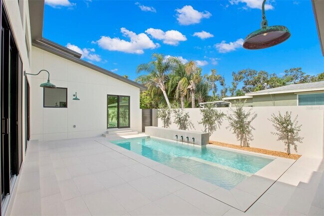 Building Photo - 150 51st St N