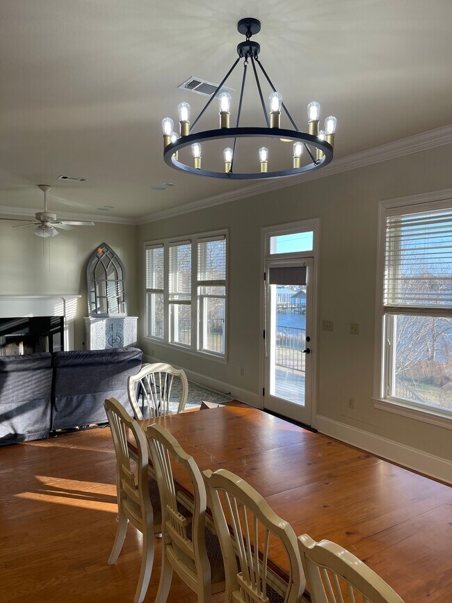 Building Photo - 1200 E Main St