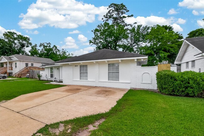 Building Photo - 6311 Tall Willow Dr