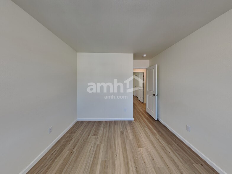 Building Photo - 1311 W 15th Ave