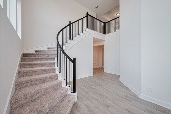 Building Photo - 16803 Jacobs Peak Path