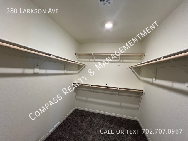 Building Photo - 380 E Larson Ln