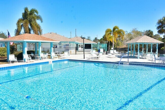 Building Photo - 1550 NE 13th Terrace