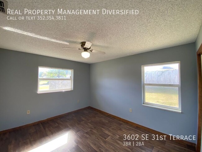 Building Photo - Cedar Hills - Desirable SE neighborhood 3/2/2