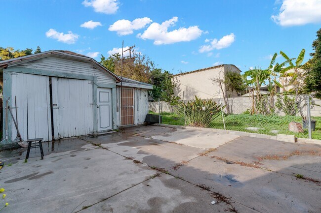 Building Photo - 4059 Denker Ave