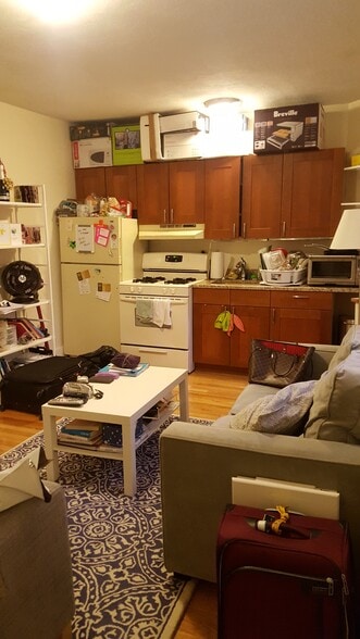 Building Photo - 54 Burbank St