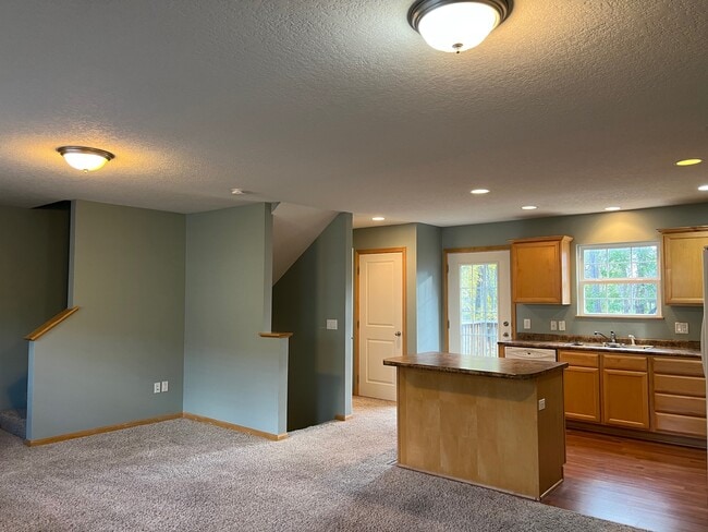 Building Photo - 5558 Kenton Ln