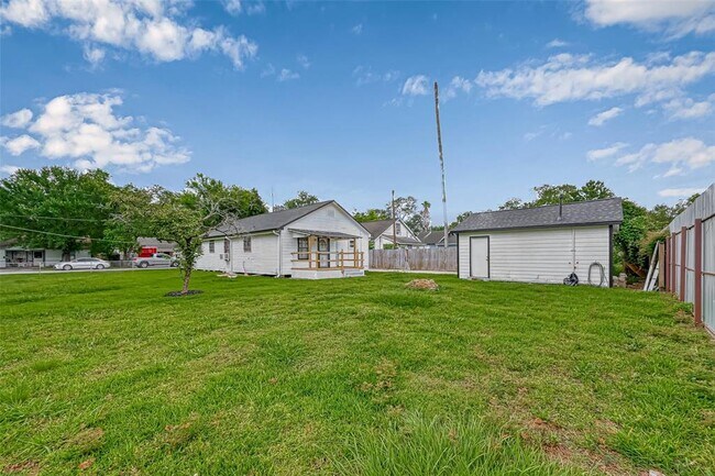 Building Photo - 7119 Farnsworth St