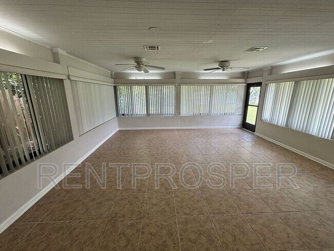 Building Photo - 360 Vincent Dr