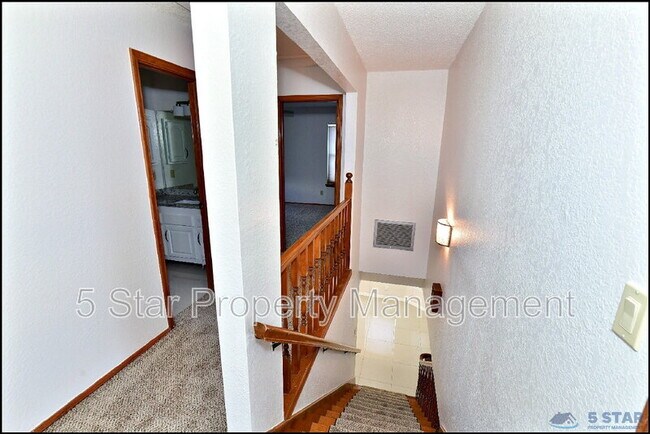 Building Photo - 529 Castlerock Ln