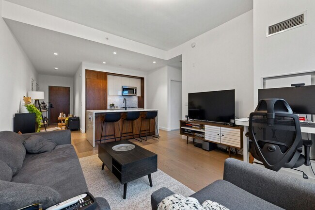 Building Photo - 75 Park Ln S