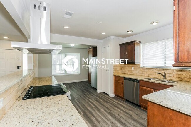 Building Photo - 3 Bedroom Pet-Friendly Home in Lewisville, TX with Main Street Renewal