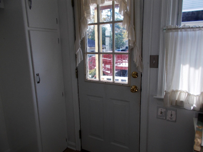 Building Photo - 25 Trumbull Ave SE