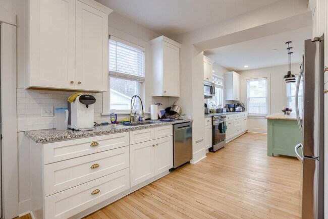 Building Photo - 3820 Chicago St