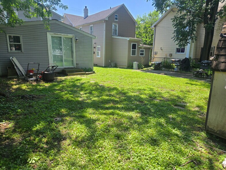 Building Photo - 563 Pennington Ave