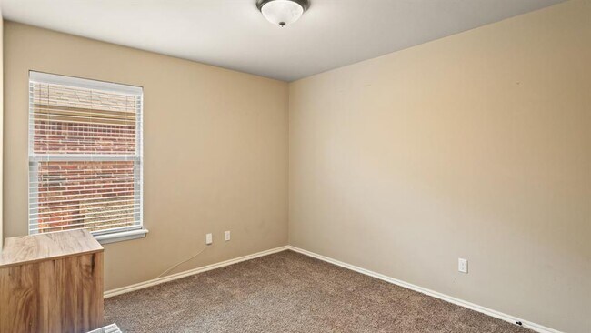 Building Photo - 16316 Drywater Dr