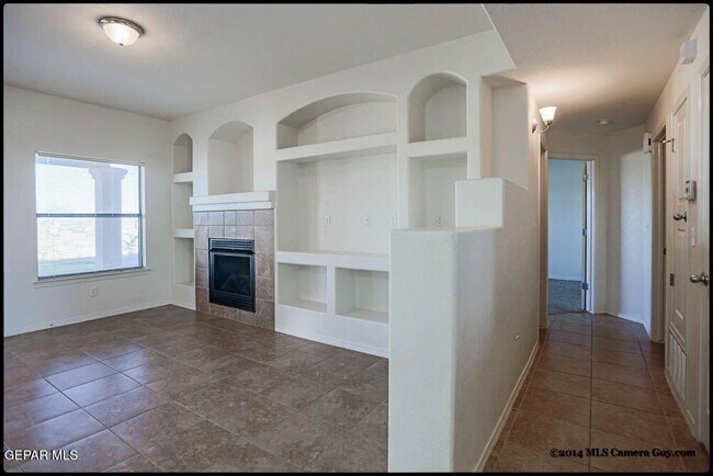 Building Photo - 1345 Fito Hernandez St