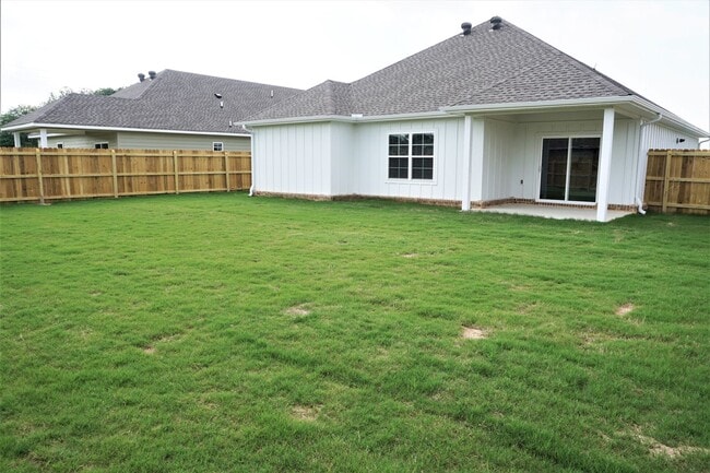 Building Photo - 3 Bedroom, 2 Bath Home in Valley View- PRE...