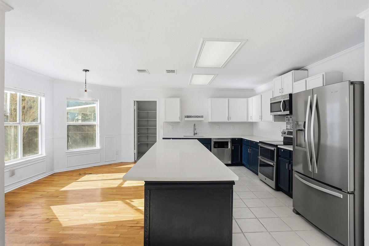 Building Photo - 522 Ashley