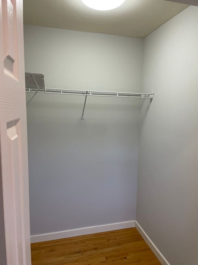 Building Photo - Executive 3/3 House in Coosa on Acreage $1...