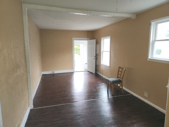 Building Photo - 227 Dewey Ave