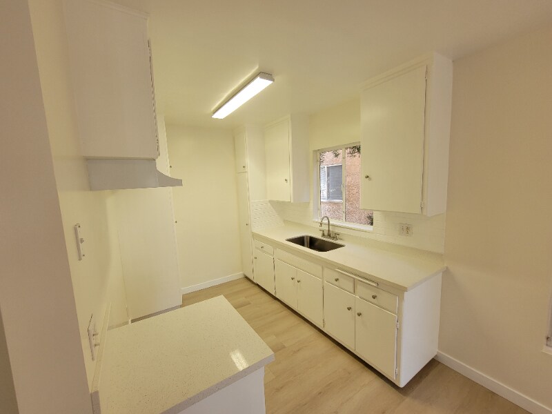 Building Photo - 13531 Wyandotte St