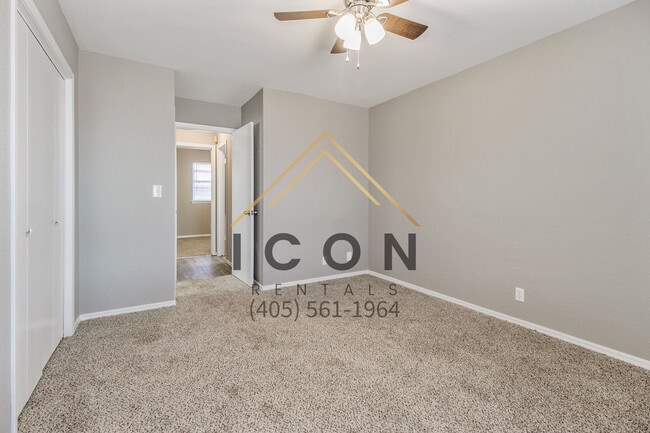Building Photo - 1038 S Highland Dr