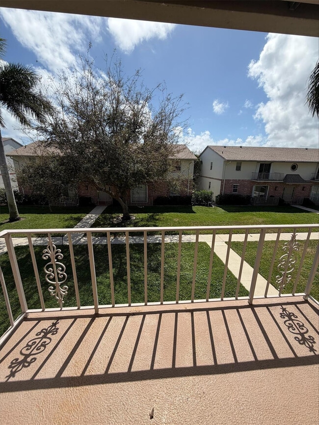 Building Photo - 2017 S Seacrest Blvd