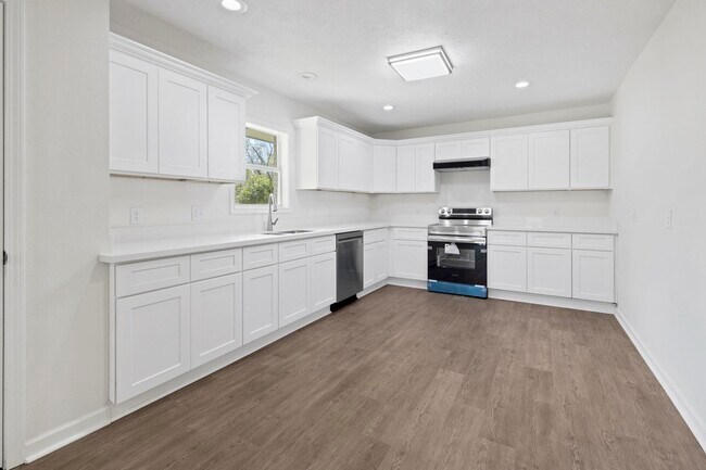 Building Photo - 1626 6th St