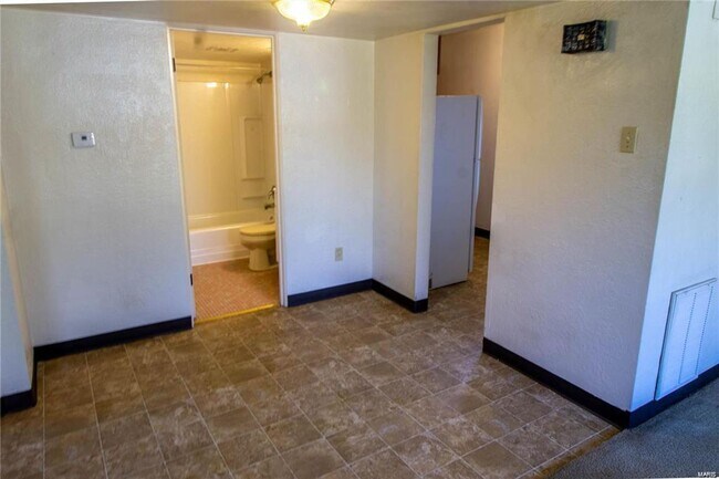 Building Photo - Walton