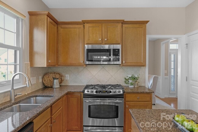 Building Photo - 2076 Belair Dr