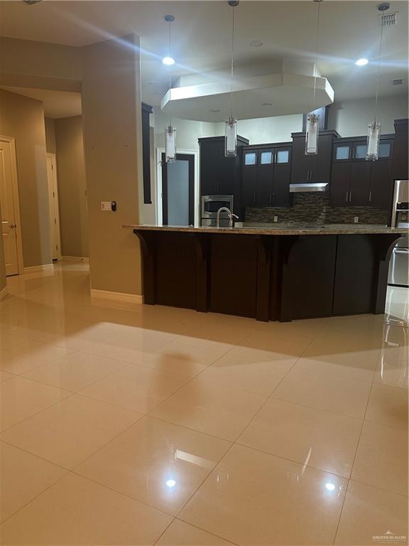 Building Photo - 25 Grand Canal Dr