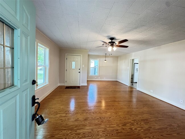 Building Photo - 1901 Marjorie St