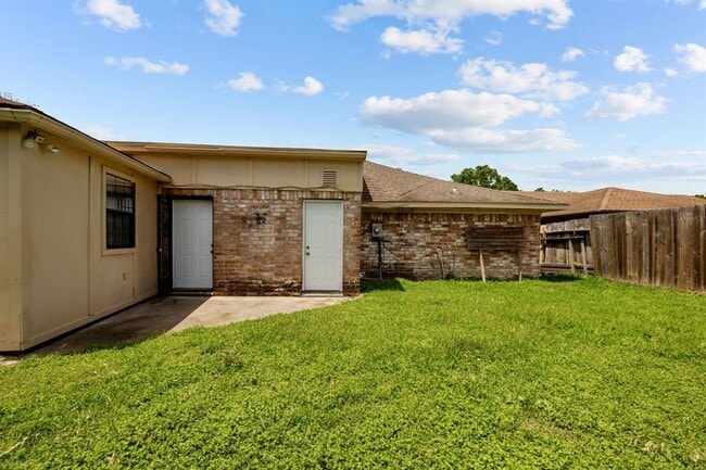 Building Photo - 6619 Indian Lake Dr