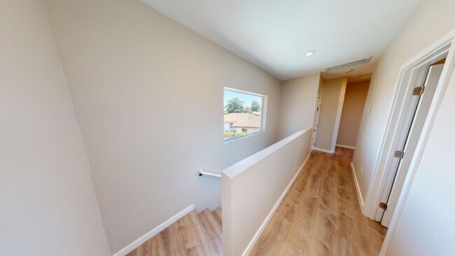Building Photo - 4BD/2BA on 63rd!