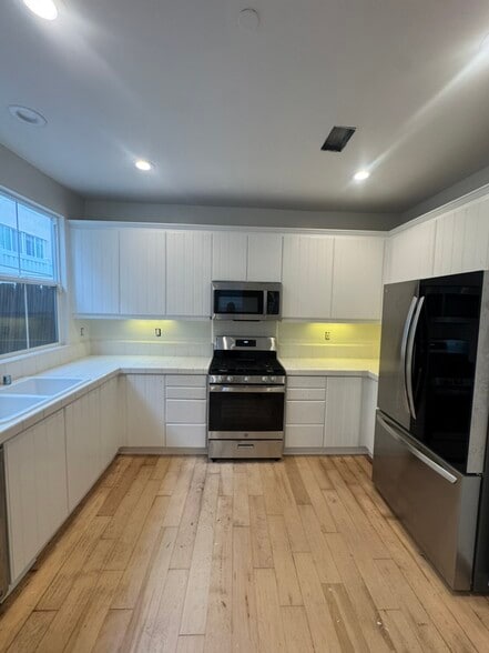 Building Photo - 1800 S Pacific Coast