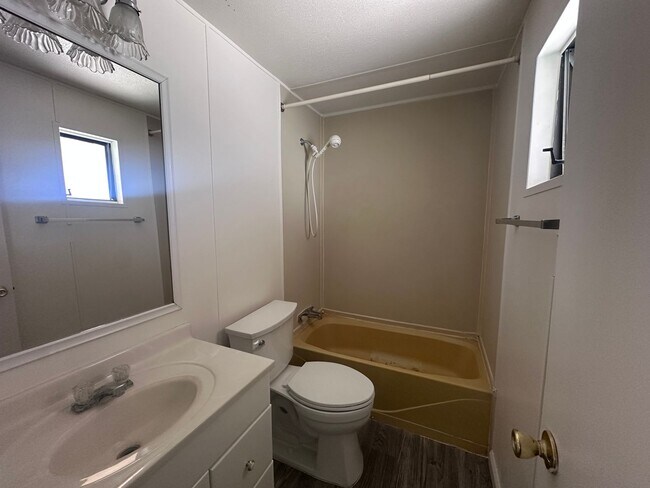 Building Photo - 2br 1Ba Manufactured Home with large Patio Front/Rear yard plus garden area