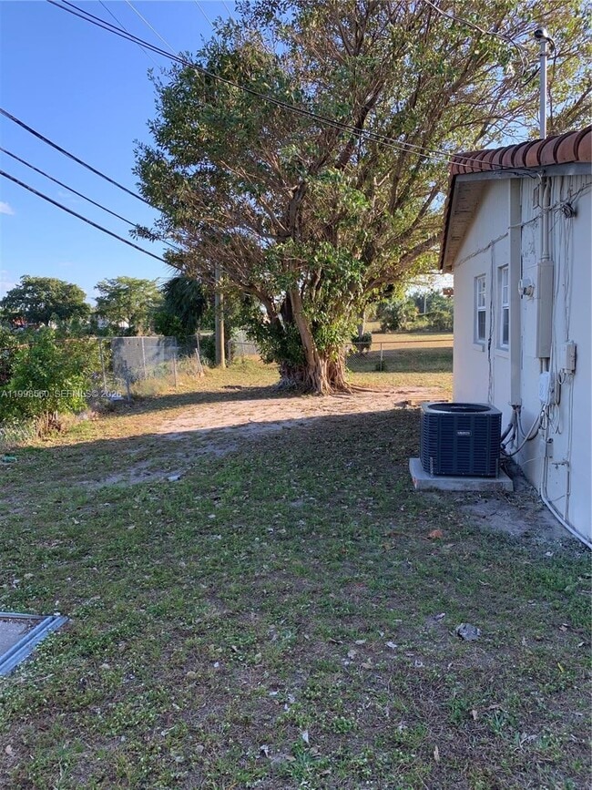 Building Photo - 1710 NW 5th Ave