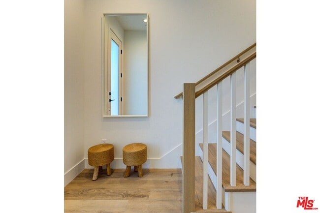 Building Photo - 6018 1/2-6018 1/2 Comey Ave