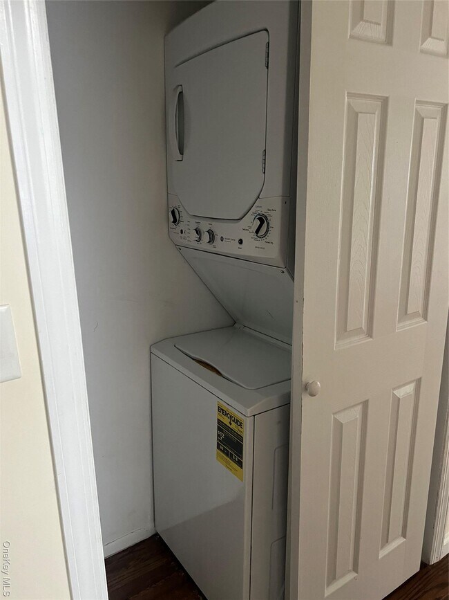 Building Photo - 239 N Middletown Rd