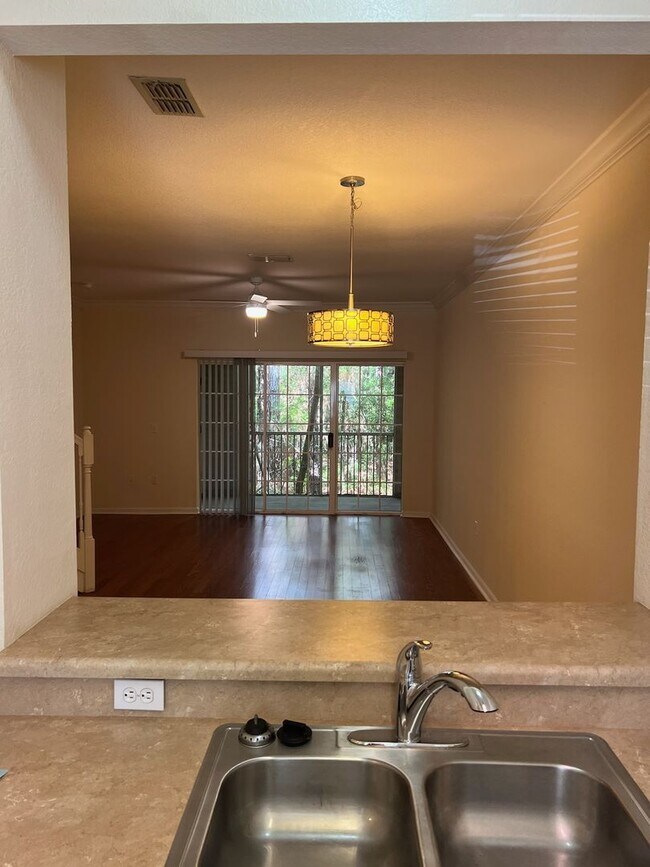 Building Photo - 2 bedroom 2 1/2 bath in NW Magnolia Place