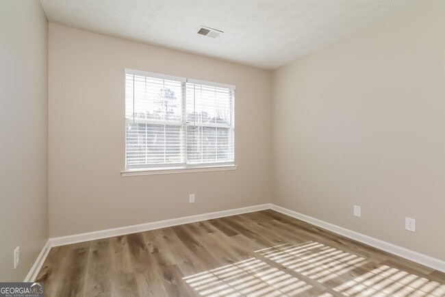 Building Photo - 733 River Mist Dr