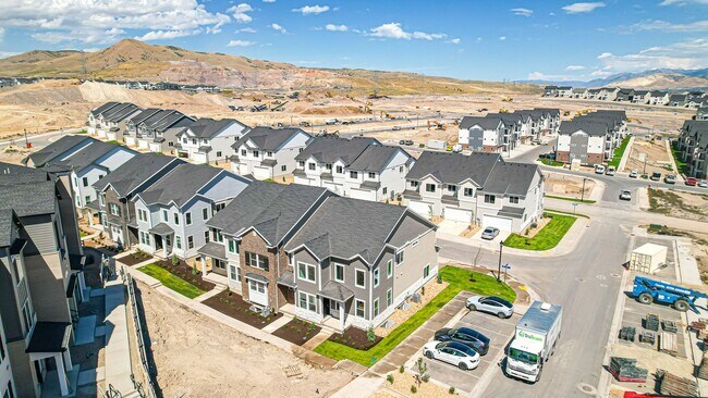 Building Photo - NEW *No Security Deposit Required Upfront!    2024 Townhome With Move In Special!